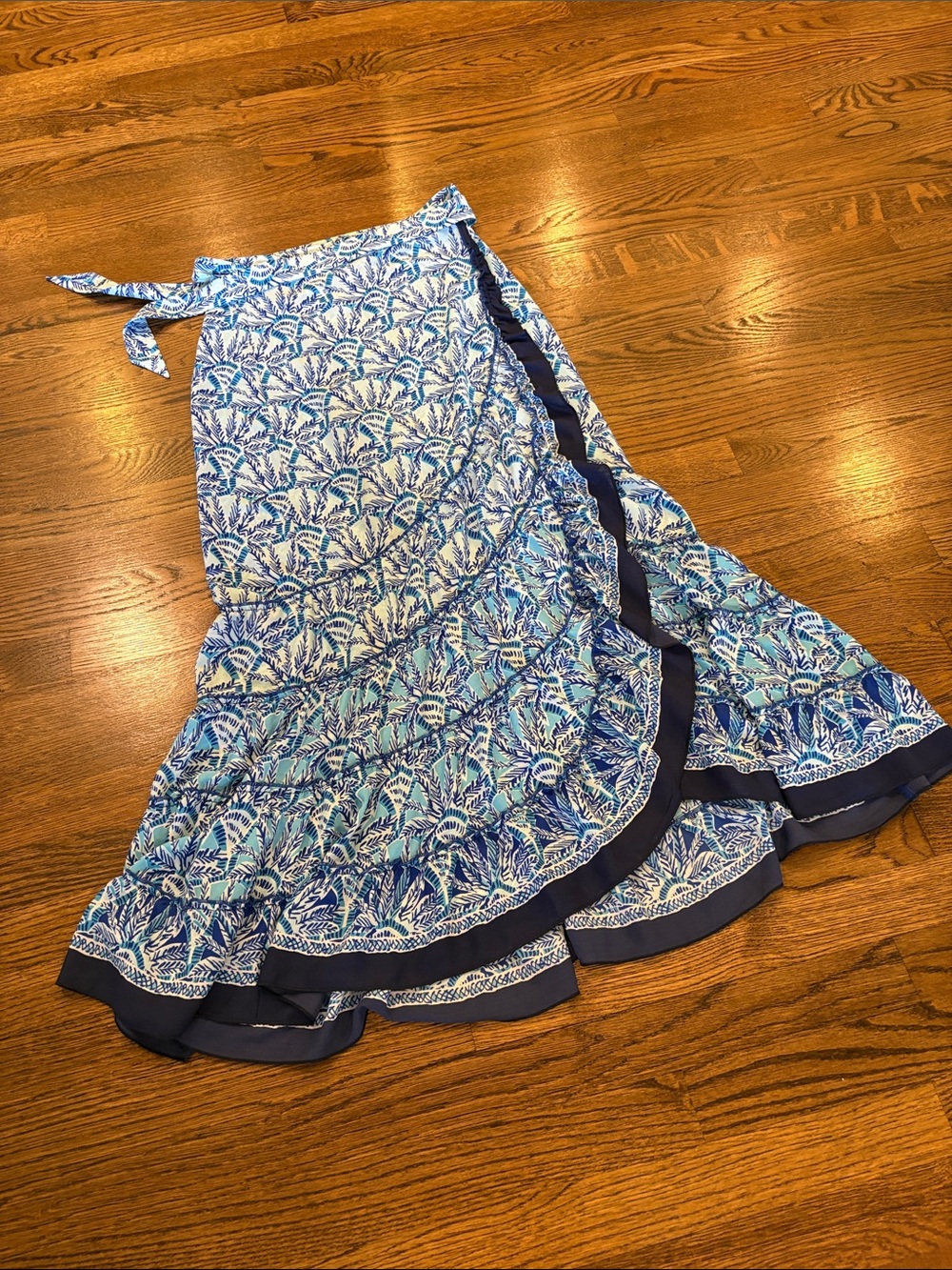 Lilly Pulitzer blue & White Floral Wrap Skirt, Ruffle, midi, small